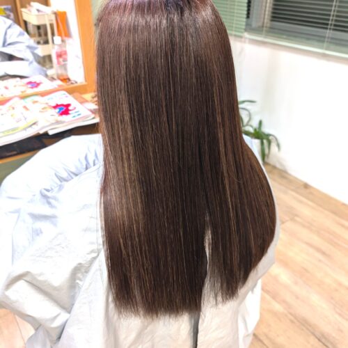 美革ストレートで自然なツヤ髪に
